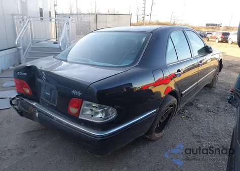 1999 Mercedes-Benz E 320 z USA, uszkodzony, nr VIN WDBJF65H7XA767397